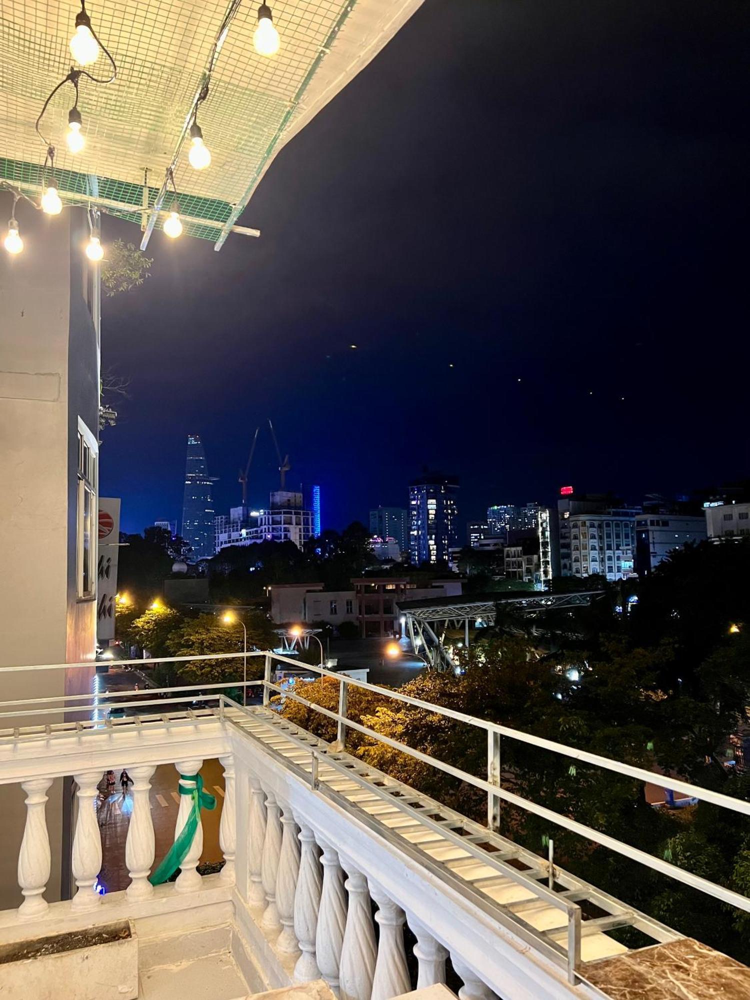 Vintage In Heart D1 With Large Balcony - View, Near Buivien Street Cidade de Ho Chi Minh