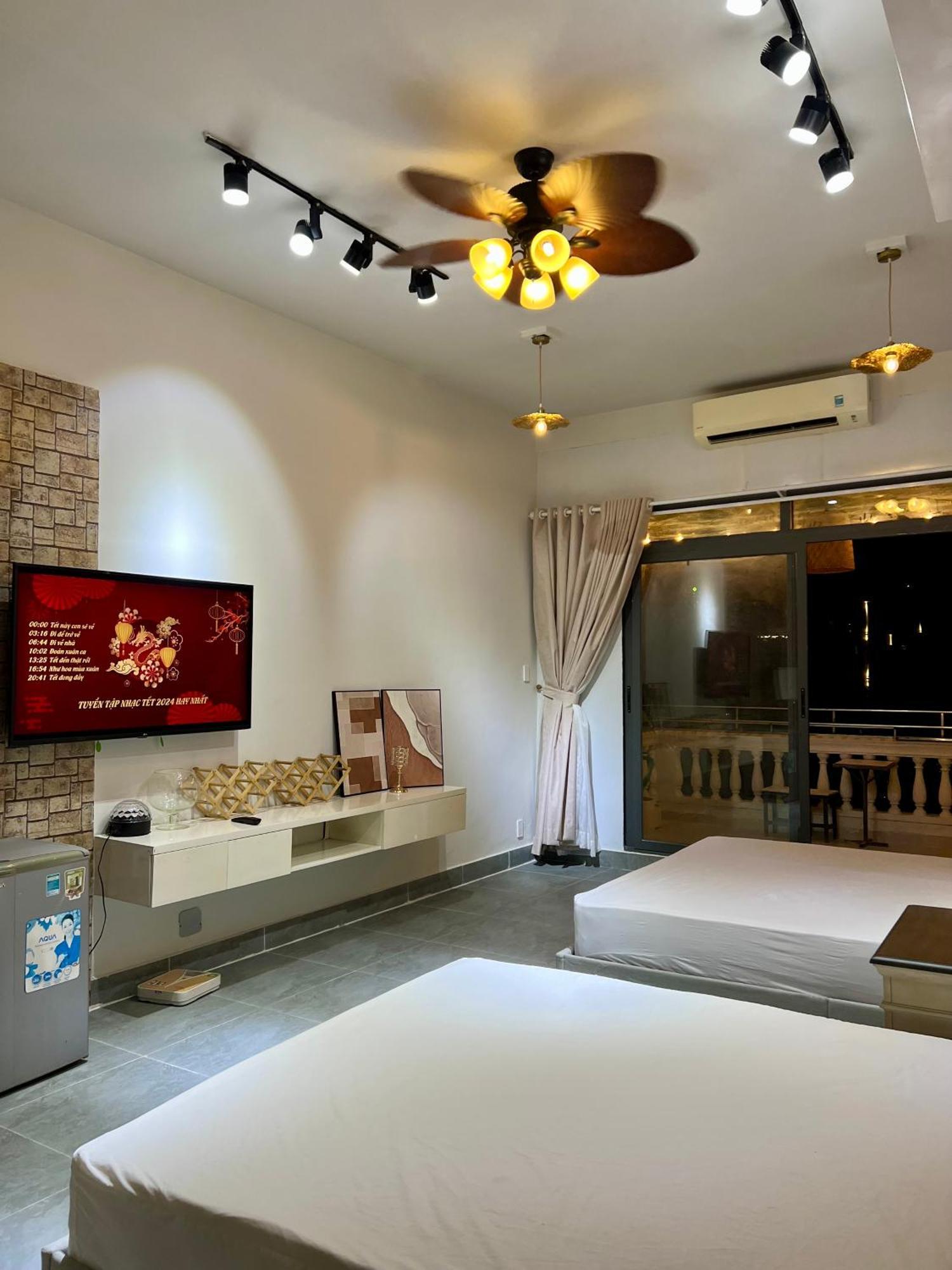 Vintage In Heart D1 With Large Balcony - View, Near Buivien Street * Cidade de Ho Chi Minh